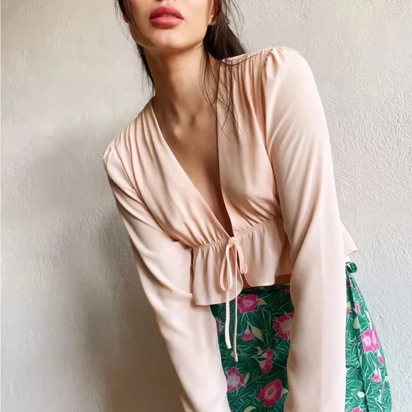 Aritzia Sunday Best Cropped Tie-Front Blouse - Picture 2 of 4